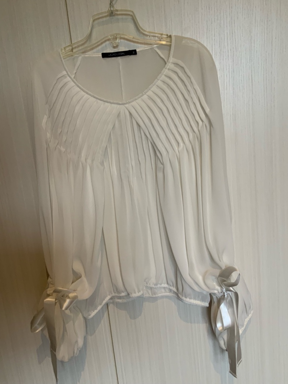 Lauren Vidal White Pleated Long-Sleeve Blouse with Ribbon Cuffs